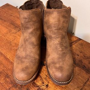 B-52 by Bullboxer Chelsea lug boot.